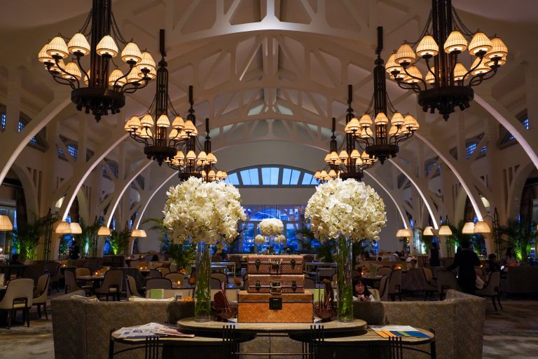 Singapore,-,May,10,,2019:,Interior,Of,The,Fullerton,Bay